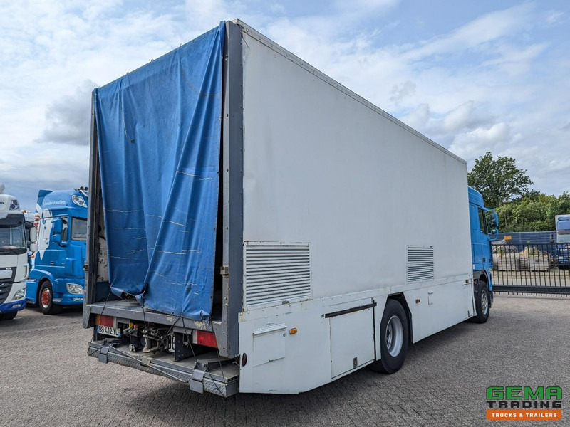 DAF XF95.430 4x2 Spacecab Euro2 - Retarder - Geslotenbak 7.7m - Handgeschakeld - Vangmuil - Kapalı kasa kamyon: fotoğraf 3 DAF XF95.430 4x2 Spacecab Euro2 - Retarder - Geslotenbak 7.7m - Handgeschakeld - Vangmuil - Kapalı kasa kamyon: fotoğraf 3