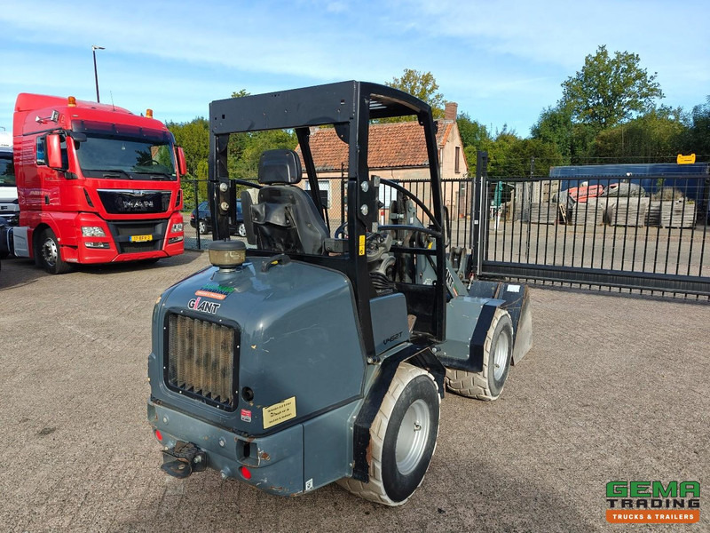 Giant V452T 3585 uren - Wiellader - Landbouw Kenteken - Vangmuil - Grondbak - Non-Marking Banden - Kompakt paletli yükleyici: fotoğraf 3 Giant V452T 3585 uren - Wiellader - Landbouw Kenteken - Vangmuil - Grondbak - Non-Marking Banden - Kompakt paletli yükleyici: fotoğraf 3