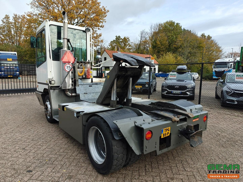 Terberg YT222 Gereviseerde Allison Versnellingsbak - Schotel 27T - Vangmuil - Cummins - Landbouw Kenteken 40km/h - Terminal çekiciler: fotoğraf 4 Terberg YT222 Gereviseerde Allison Versnellingsbak - Schotel 27T - Vangmuil - Cummins - Landbouw Kenteken 40km/h - Terminal çekiciler: fotoğraf 4