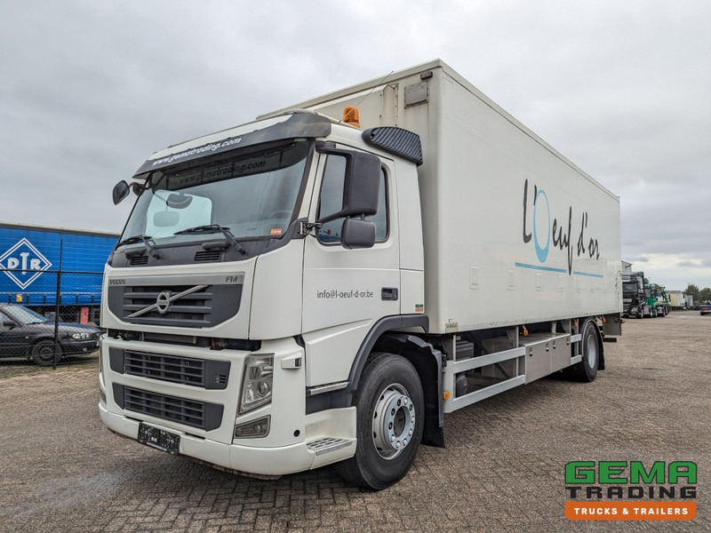 Volvo FM330 4x2 Daycab Euro5 KuikenBak 8.2m + Webasto Heater + Dhollandia 2000KG - Hayvan nakil aracı kamyon: fotoğraf 1 Volvo FM330 4x2 Daycab Euro5 KuikenBak 8.2m + Webasto Heater + Dhollandia 2000KG - Hayvan nakil aracı kamyon: fotoğraf 1
