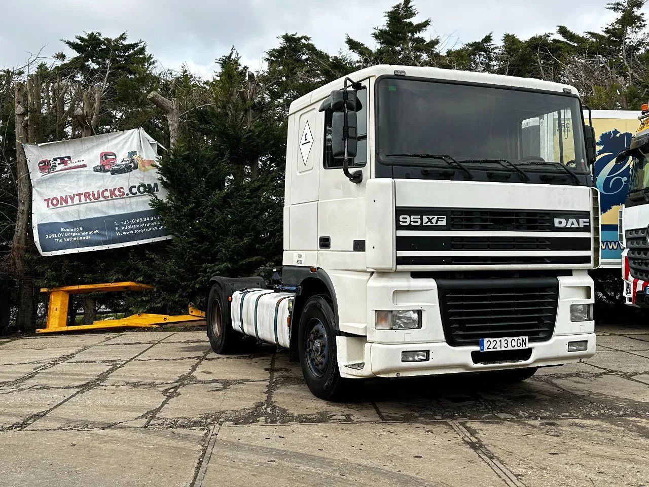DAF XF 95.380 4X2 Tractor-unit Spring/Air ZF Manual DAF XF 95.380 4X2 Tractor-unit Spring/Air ZF Manual - Çekici: fotoğraf 1 DAF XF 95.380 4X2 Tractor-unit Spring/Air ZF Manual DAF XF 95.380 4X2 Tractor-unit Spring/Air ZF Manual - Çekici: fotoğraf 1