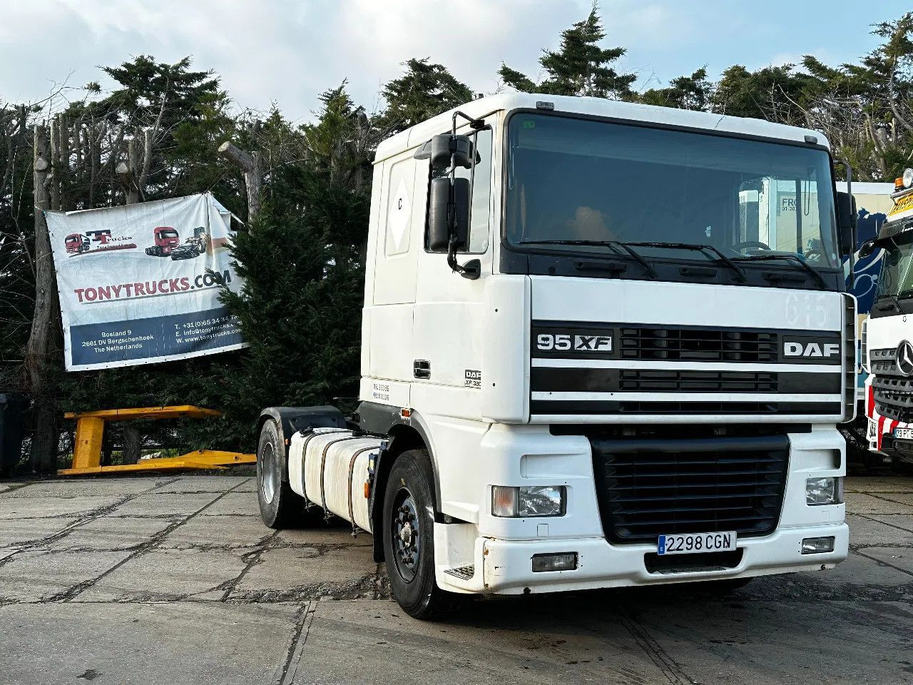 DAF XF 95.380 4X2 Tractor-unit Spring/Air ZF Manual DAF XF 95.380 4X2 Tractor-unit Spring/Air ZF Manual - Çekici: fotoğraf 1 DAF XF 95.380 4X2 Tractor-unit Spring/Air ZF Manual DAF XF 95.380 4X2 Tractor-unit Spring/Air ZF Manual - Çekici: fotoğraf 1