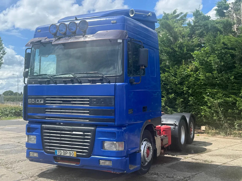 DAF XF 95.430 6X2 Tractor-unit Spring/Air ZF Manual Gear Euro3 - Çekici: fotoğraf 2 DAF XF 95.430 6X2 Tractor-unit Spring/Air ZF Manual Gear Euro3 - Çekici: fotoğraf 2