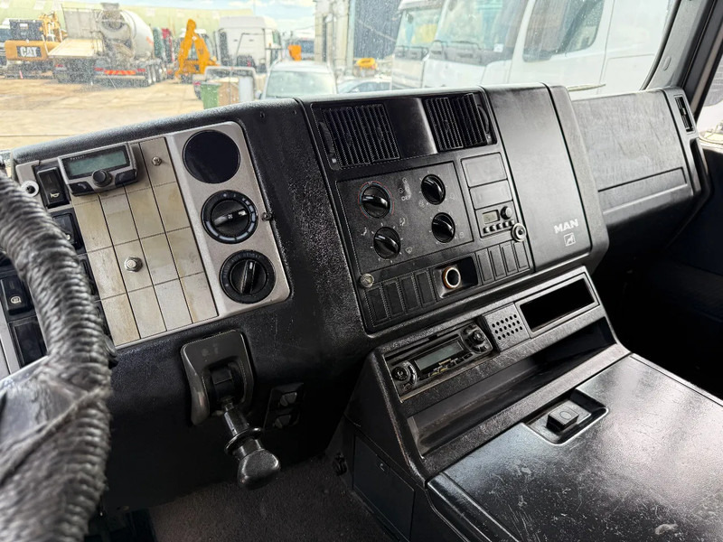 Çekici MAN 19.403 4X2 Tractor-unit Spring/Air ZF Manual Gear Low cabine: fotoğraf 17 Çekici MAN 19.403 4X2 Tractor-unit Spring/Air ZF Manual Gear Low cabine: fotoğraf 17