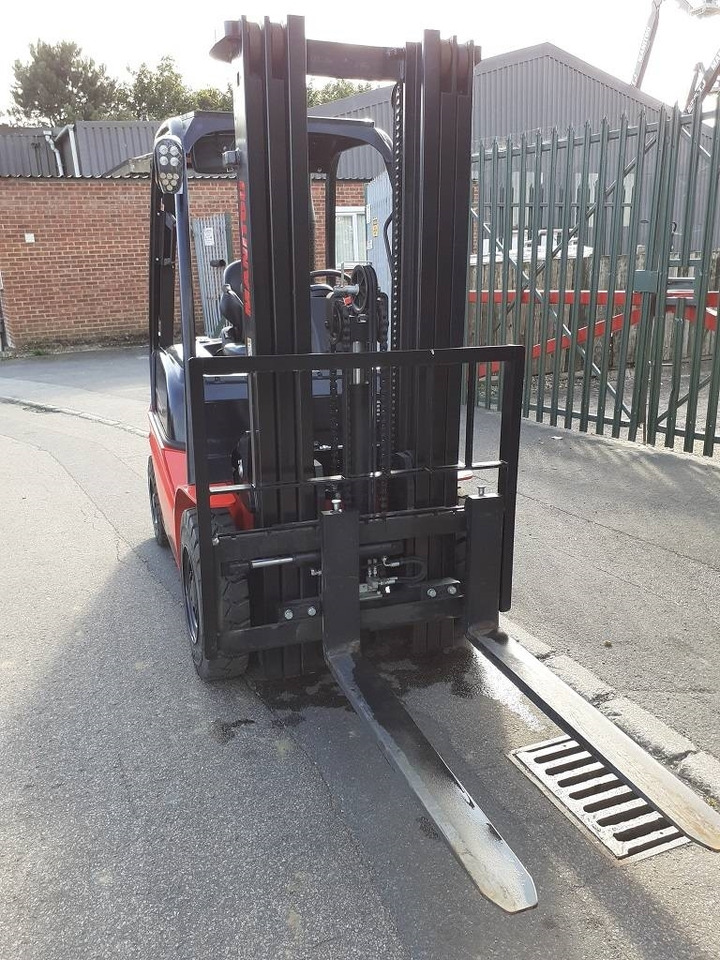 Manitou MI 25 D - Dizel forklift: fotoğraf 4 Manitou MI 25 D - Dizel forklift: fotoğraf 4