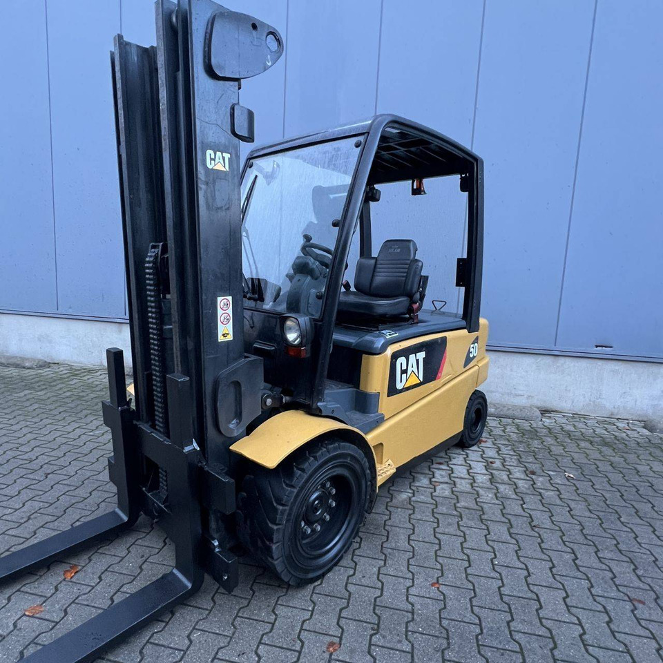 Caterpillar EP50 - Elektrikli forklift: fotoğraf 1 Caterpillar EP50 - Elektrikli forklift: fotoğraf 1