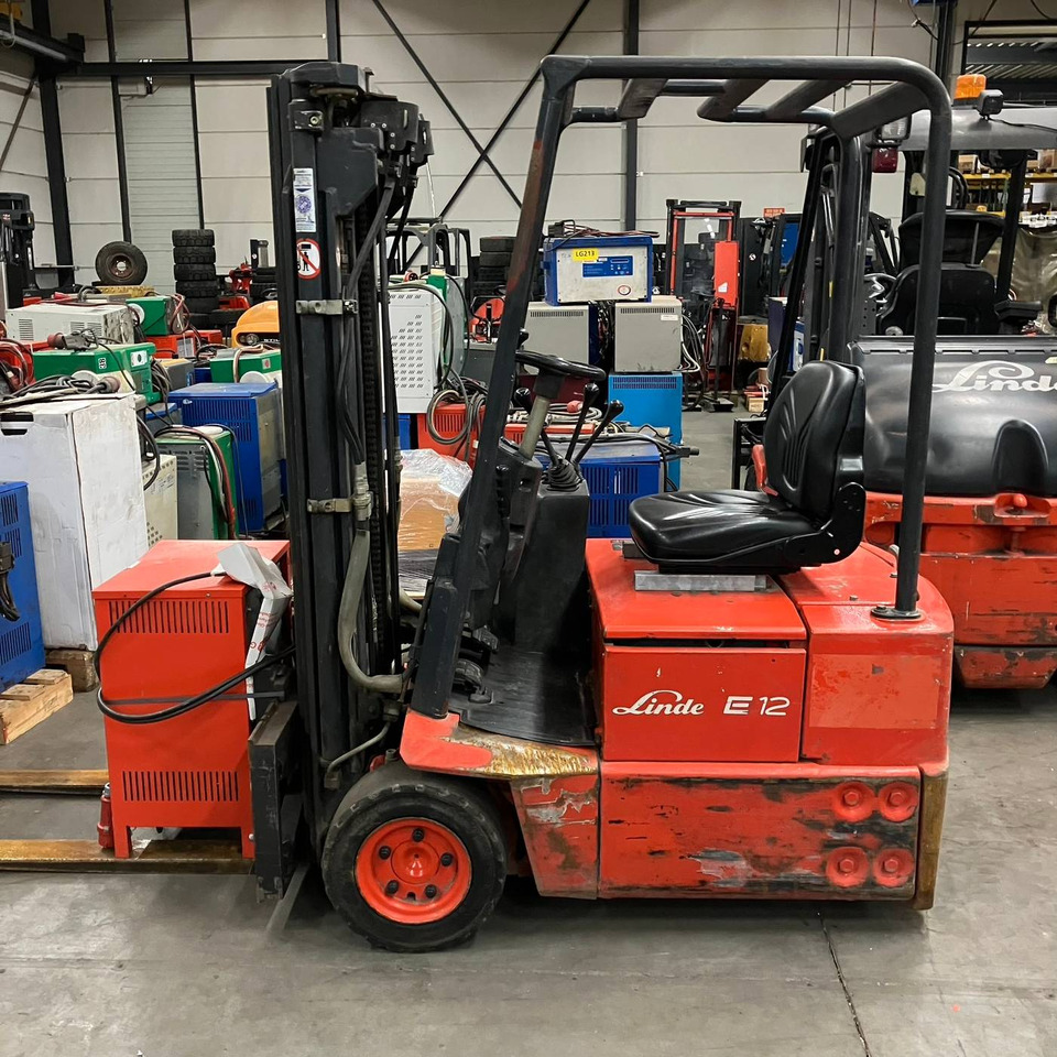 Linde E12Z-02 (324) - Elektrikli forklift: fotoğraf 1 Linde E12Z-02 (324) - Elektrikli forklift: fotoğraf 1