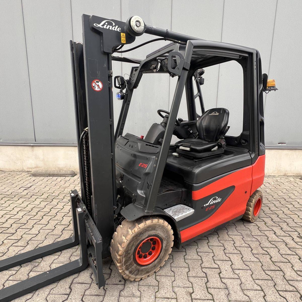 Linde E25 (387) - Elektrikli forklift: fotoğraf 1 Linde E25 (387) - Elektrikli forklift: fotoğraf 1