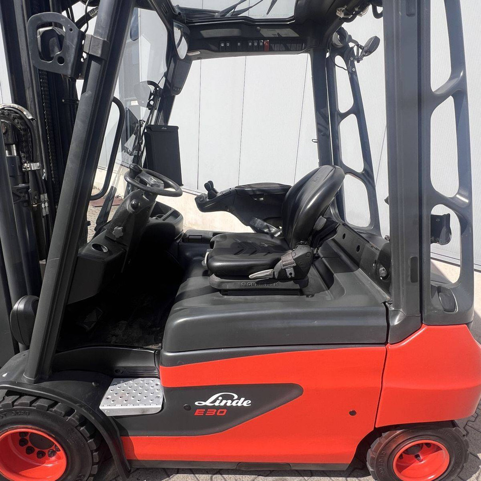 Linde E30 (387) - Elektrikli forklift: fotoğraf 4 Linde E30 (387) - Elektrikli forklift: fotoğraf 4
