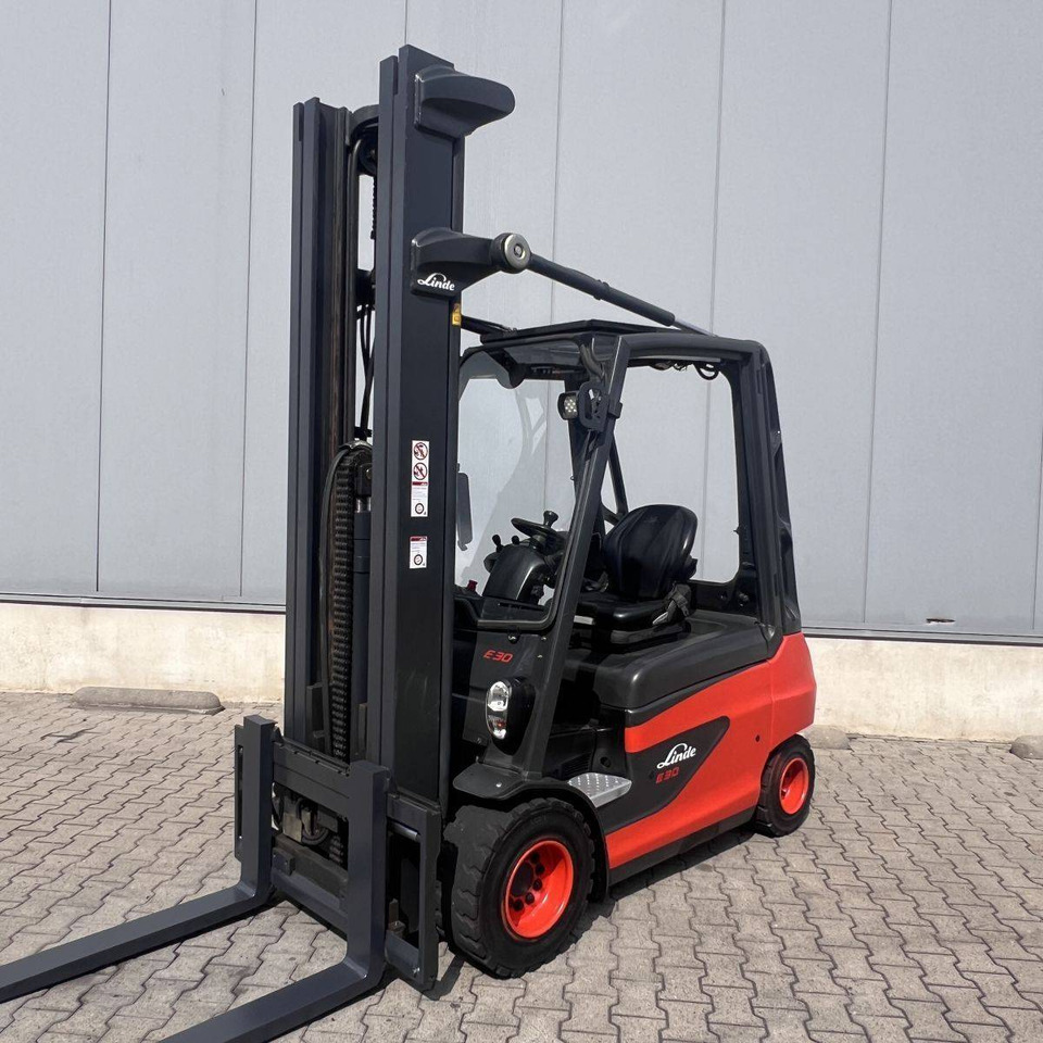 Linde E30 (387) - Elektrikli forklift: fotoğraf 1 Linde E30 (387) - Elektrikli forklift: fotoğraf 1