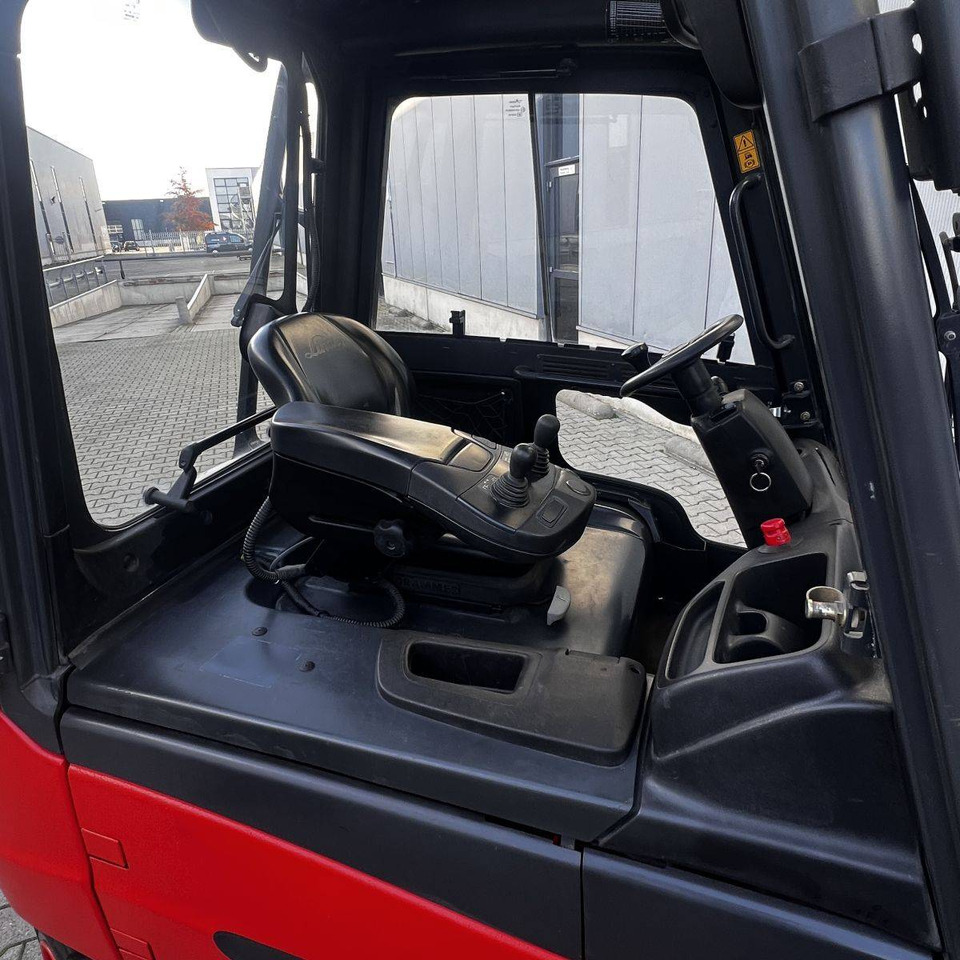 Linde E30/600H (387) - Elektrikli forklift: fotoğraf 4 Linde E30/600H (387) - Elektrikli forklift: fotoğraf 4