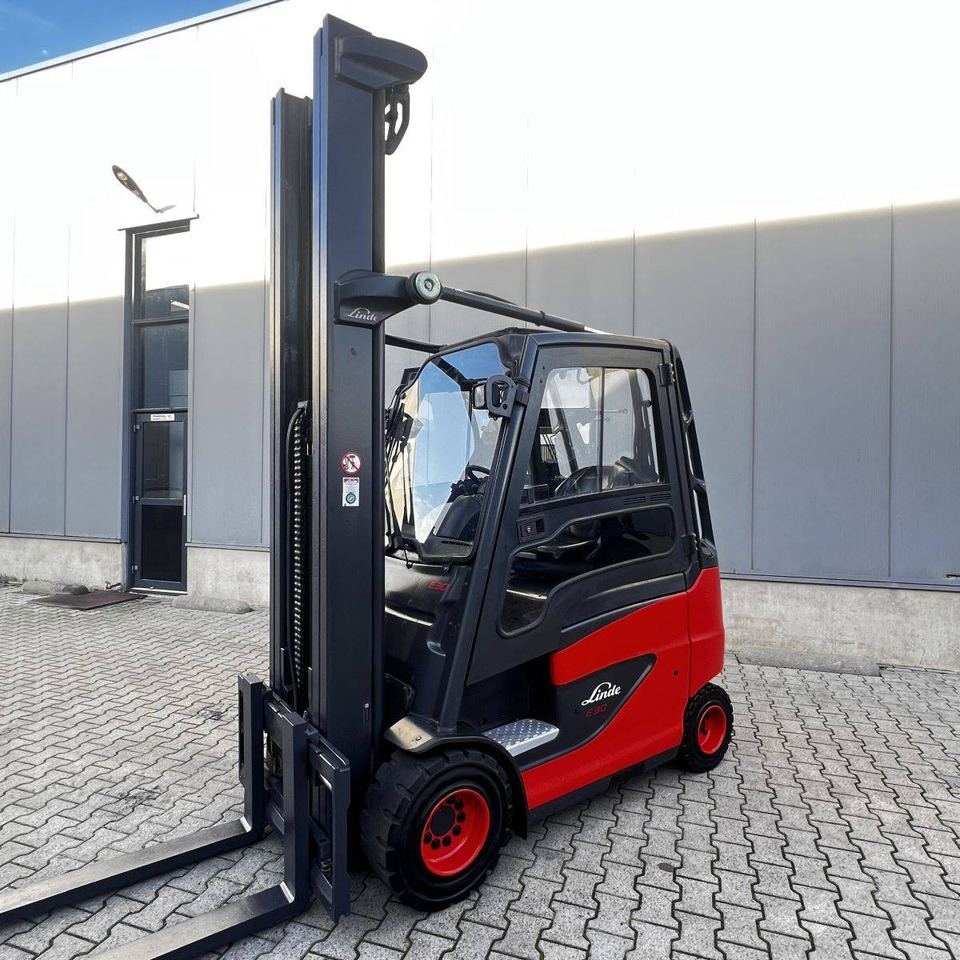Linde E30/600H (387) - Elektrikli forklift: fotoğraf 1 Linde E30/600H (387) - Elektrikli forklift: fotoğraf 1