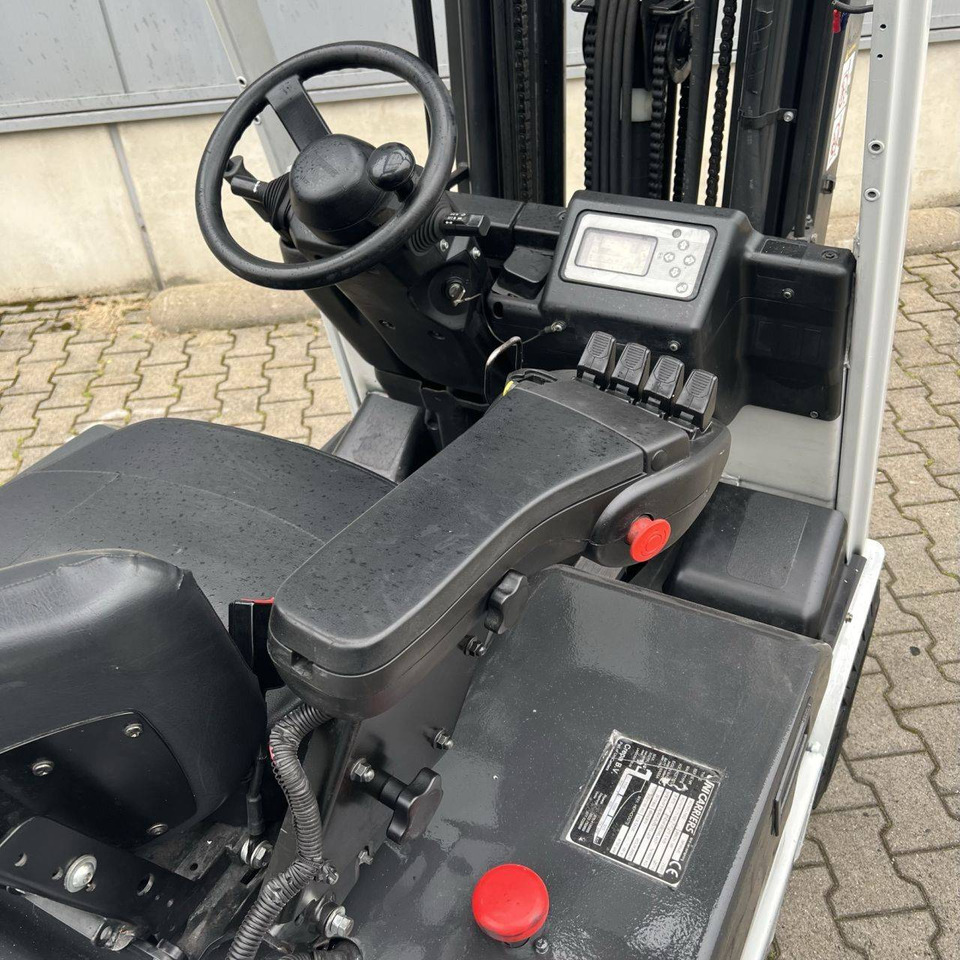 Unicarriers ET16 (AG1N12L16Q) - Elektrikli forklift: fotoğraf 4 Unicarriers ET16 (AG1N12L16Q) - Elektrikli forklift: fotoğraf 4
