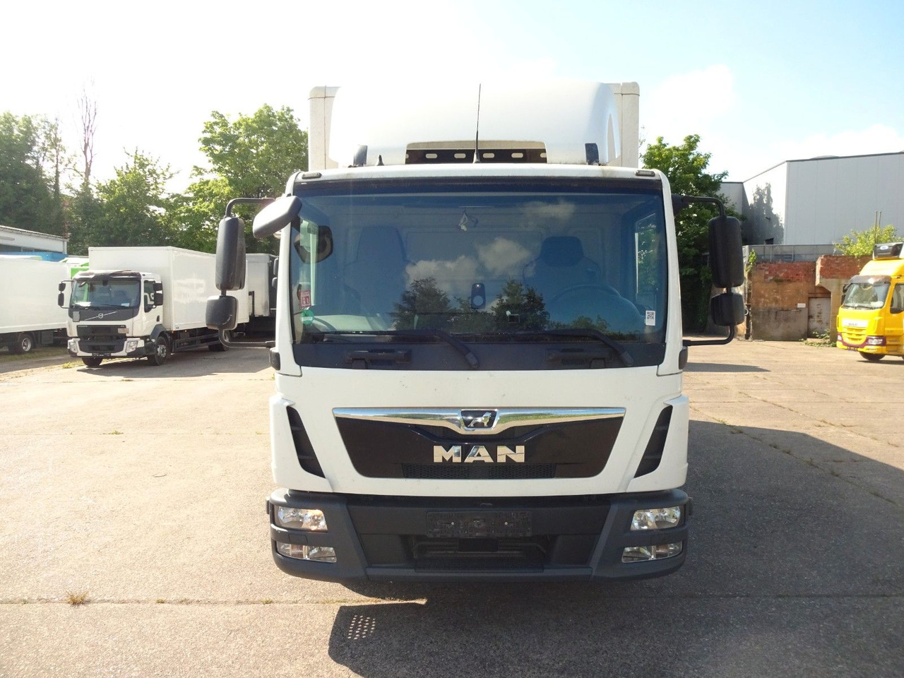 MAN MAN TGL 8.190, Koffer, LBW, Kamera, Luft, AHK - Kapalı kasa kamyon: fotoğraf 2 MAN MAN TGL 8.190, Koffer, LBW, Kamera, Luft, AHK - Kapalı kasa kamyon: fotoğraf 2