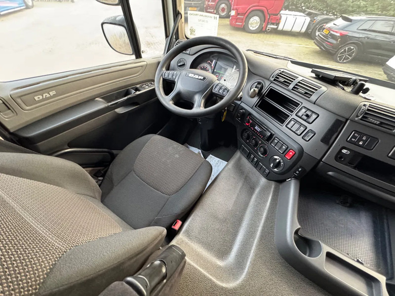 İç mekan fotoğrafi 3: Çekici DAF CF 370 4X2 Space Cab Side skirts ACC NL Truck APK 09/2025