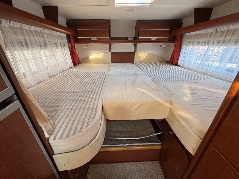 Semi entegre karavan Renault Dethleffs Esprit RT 6614 Half integraal DCI 150: fotoğraf 10 Semi entegre karavan Renault Dethleffs Esprit RT 6614 Half integraal DCI 150: fotoğraf 10