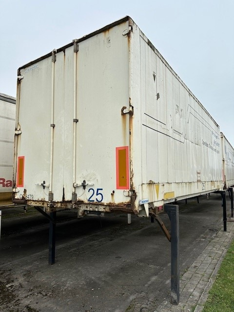 Krone BDF-System 7.45m, Heck Portaltüren, Doppelstock und Schlüssellochbleche - Kapalı kasa: fotoğraf 3 Krone BDF-System 7.45m, Heck Portaltüren, Doppelstock und Schlüssellochbleche - Kapalı kasa: fotoğraf 3
