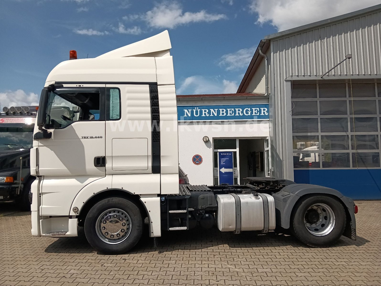MAN TGX 18:440 FLT XLX 2xTank Klima Spoiler Kühlbox MAN TGX 18:440 FLT XLX 2xTank Klima Spoiler Kühlbox - Çekici: fotoğraf 1 MAN TGX 18:440 FLT XLX 2xTank Klima Spoiler Kühlbox MAN TGX 18:440 FLT XLX 2xTank Klima Spoiler Kühlbox - Çekici: fotoğraf 1