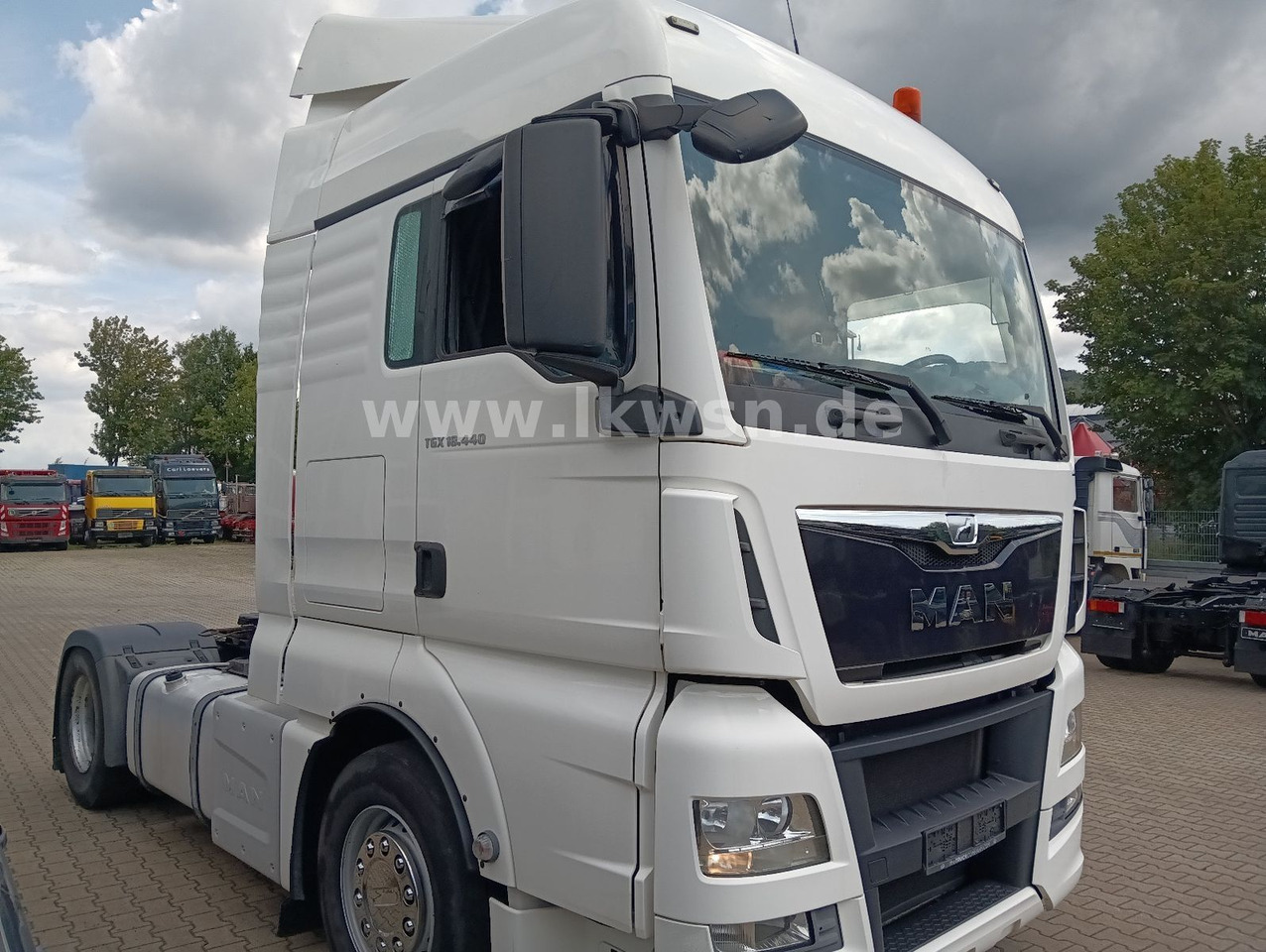 MAN TGX 18:440 FLT XLX 2xTank Klima Spoiler Kühlbox MAN TGX 18:440 FLT XLX 2xTank Klima Spoiler Kühlbox - Çekici: fotoğraf 3 MAN TGX 18:440 FLT XLX 2xTank Klima Spoiler Kühlbox MAN TGX 18:440 FLT XLX 2xTank Klima Spoiler Kühlbox - Çekici: fotoğraf 3