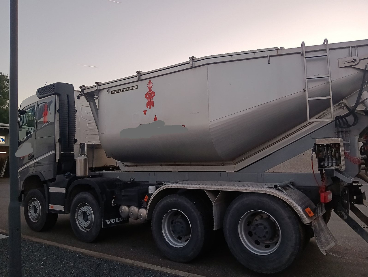Volvo FH500 8x4R RETARDER LIFT MEILLER-Asphalt FunkAHK - Damperli kamyon: fotoğraf 3 Volvo FH500 8x4R RETARDER LIFT MEILLER-Asphalt FunkAHK - Damperli kamyon: fotoğraf 3