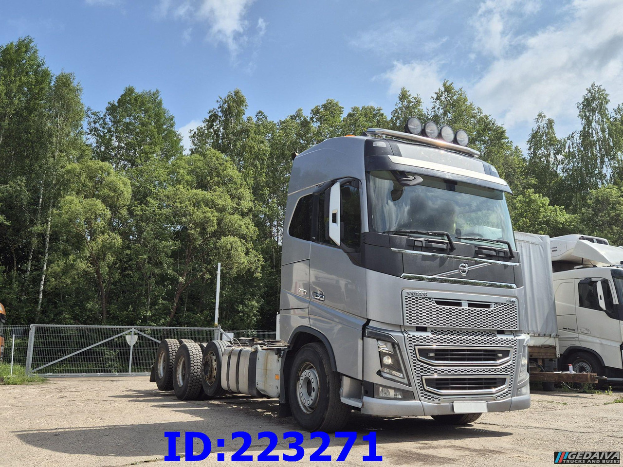 VOLVO FH16 750HP 8x4 (Steering axle / 2 axles lifting) - Tomruk kamyonu: fotoğraf 4 VOLVO FH16 750HP 8x4 (Steering axle / 2 axles lifting) - Tomruk kamyonu: fotoğraf 4