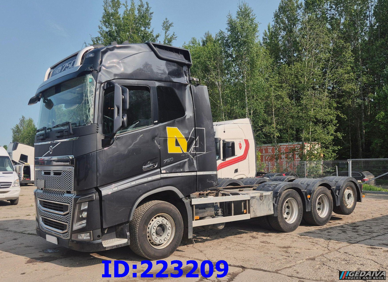 VOLVO FH16 750HP 8x4 Steering axle - Şasi kamyon: fotoğraf 4 VOLVO FH16 750HP 8x4 Steering axle - Şasi kamyon: fotoğraf 4