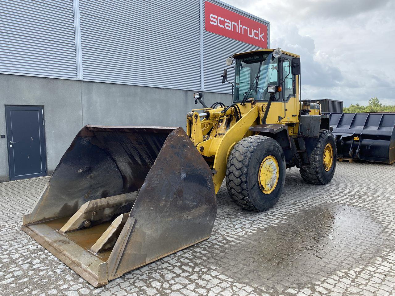 Komatsu WA270-3 - Tekerlekli yükleyici: fotoğraf 1 Komatsu WA270-3 - Tekerlekli yükleyici: fotoğraf 1