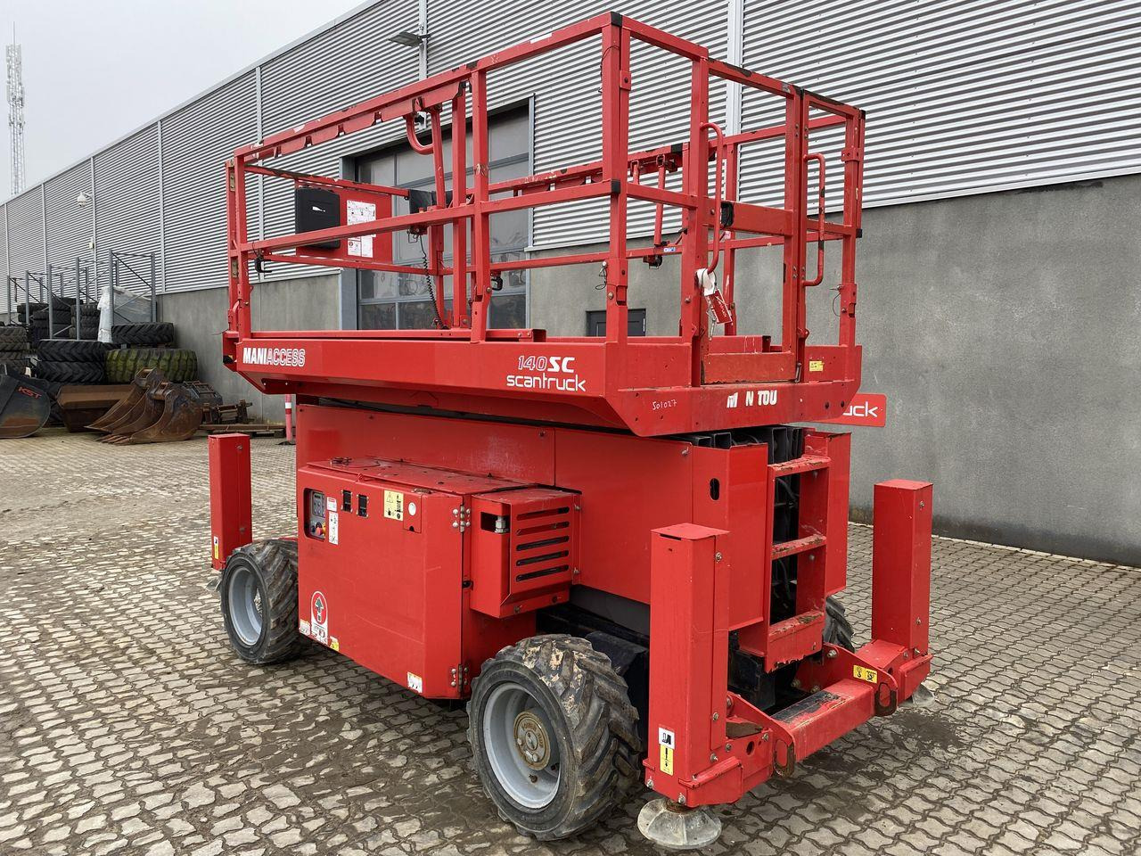 Manitou 140SC - Makasli platform: fotoğraf 2 Manitou 140SC - Makasli platform: fotoğraf 2