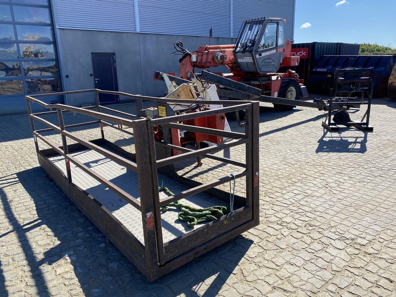 Manitou MRT1540 - Teleskopik yükleyici: fotoğraf 1 Manitou MRT1540 - Teleskopik yükleyici: fotoğraf 1