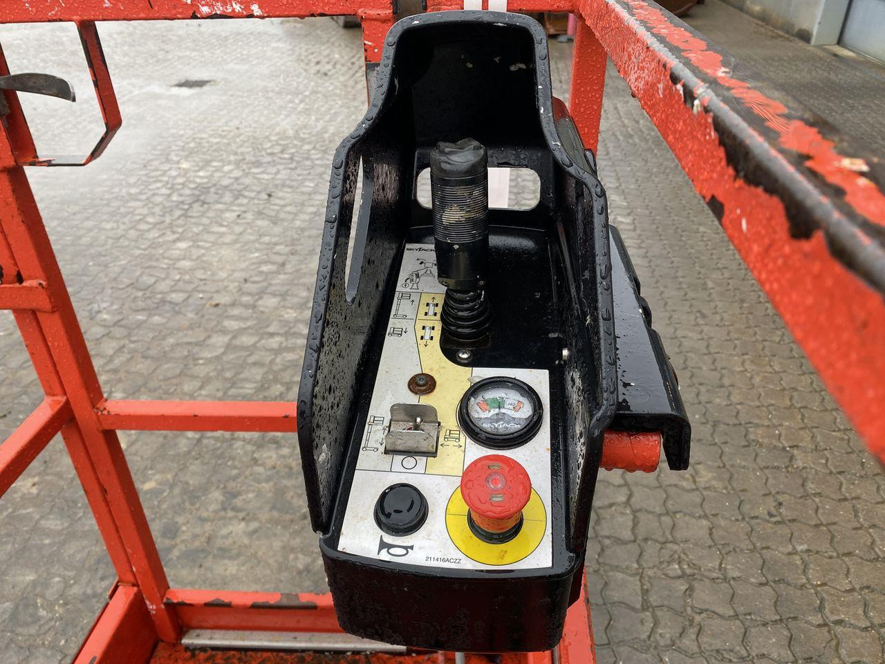 Skyjack SJ16 - Dikey platform: fotoğraf 3 Skyjack SJ16 - Dikey platform: fotoğraf 3