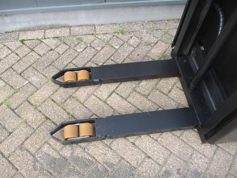 Toyota SWE 100 - Istif makinası: fotoğraf 5 Toyota SWE 100 - Istif makinası: fotoğraf 5