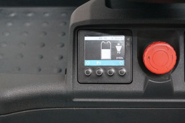 Jungheinrich ECE220 - Sipariş hazırlama makinası: fotoğraf 4 Jungheinrich ECE220 - Sipariş hazırlama makinası: fotoğraf 4