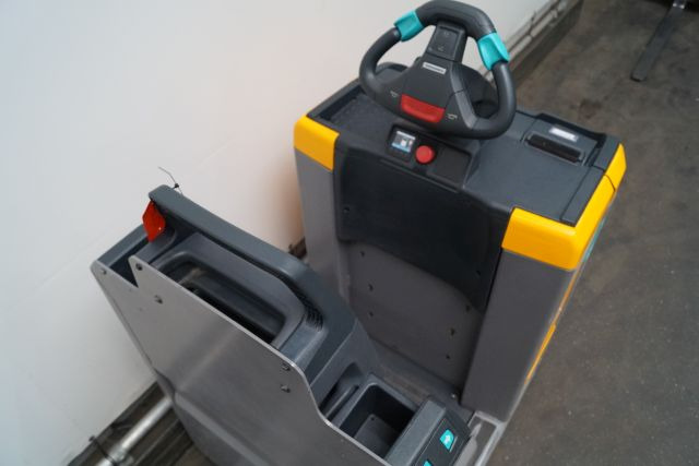 Jungheinrich ECE220 - Sipariş hazırlama makinası: fotoğraf 3 Jungheinrich ECE220 - Sipariş hazırlama makinası: fotoğraf 3