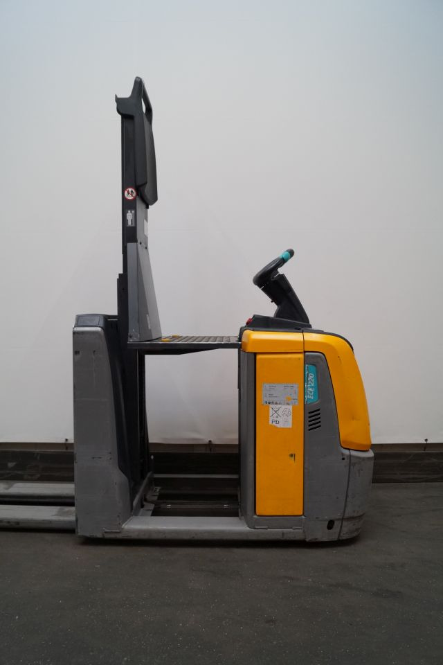 Jungheinrich ECE220HP - Sipariş hazırlama makinası: fotoğraf 3 Jungheinrich ECE220HP - Sipariş hazırlama makinası: fotoğraf 3