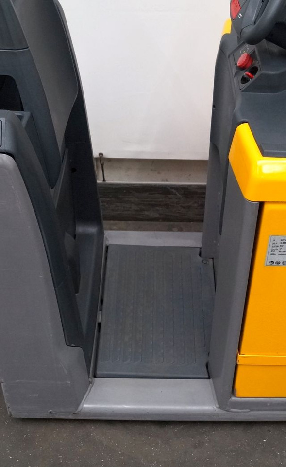 Jungheinrich ECE225 - Sipariş hazırlama makinası: fotoğraf 5 Jungheinrich ECE225 - Sipariş hazırlama makinası: fotoğraf 5