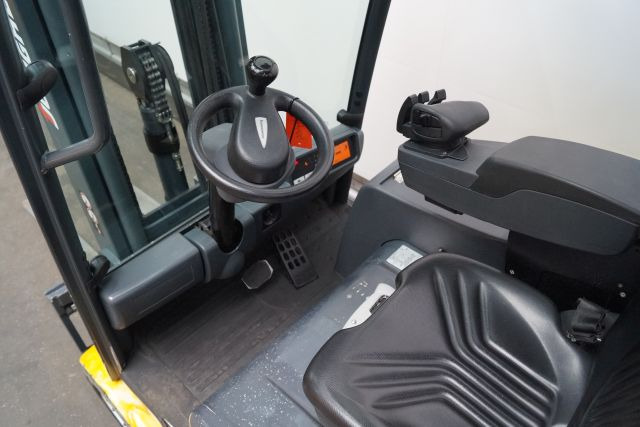 Jungheinrich EFG215 - Elektrikli forklift: fotoğraf 3 Jungheinrich EFG215 - Elektrikli forklift: fotoğraf 3