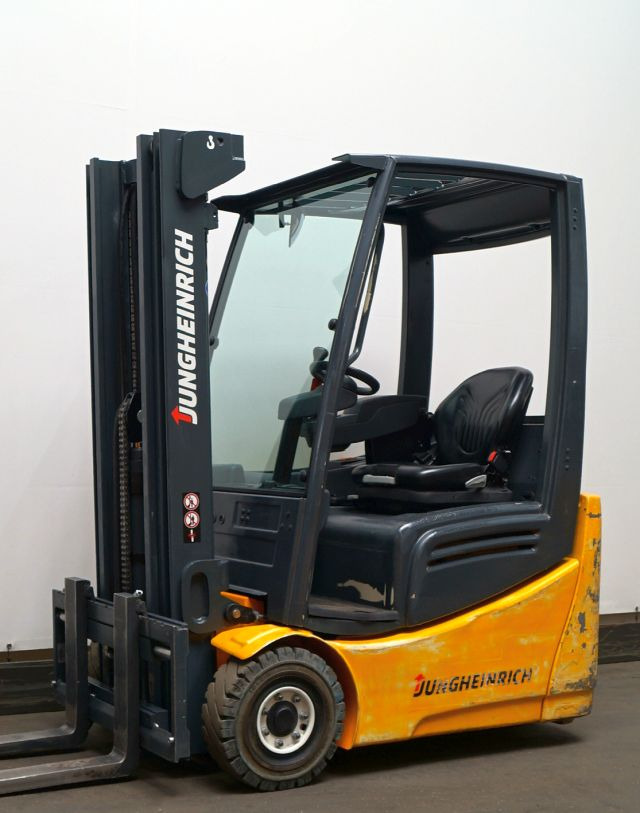 Jungheinrich EFG215 - Elektrikli forklift: fotoğraf 1 Jungheinrich EFG215 - Elektrikli forklift: fotoğraf 1