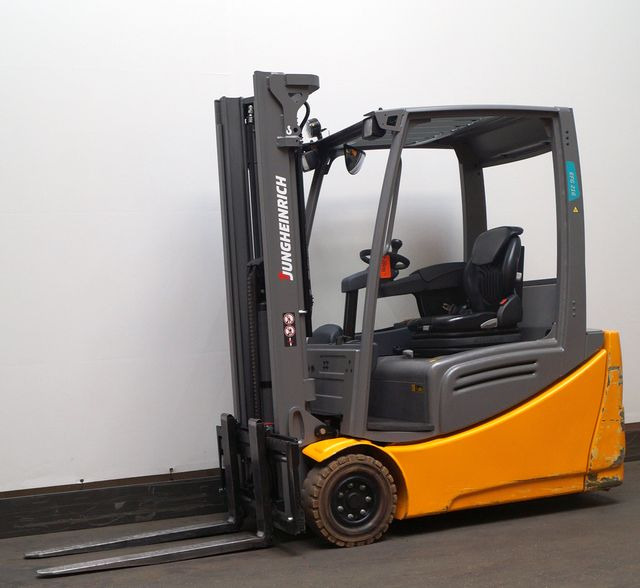 Jungheinrich EFG216 - Elektrikli forklift: fotoğraf 1 Jungheinrich EFG216 - Elektrikli forklift: fotoğraf 1