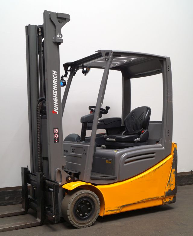 Jungheinrich EFG216k - Elektrikli forklift: fotoğraf 1 Jungheinrich EFG216k - Elektrikli forklift: fotoğraf 1