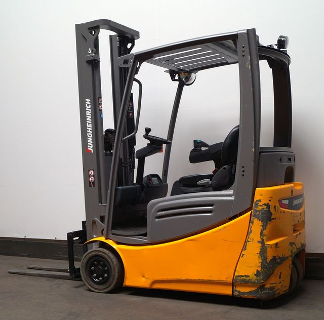 Jungheinrich EFG216k - Elektrikli forklift: fotoğraf 2 Jungheinrich EFG216k - Elektrikli forklift: fotoğraf 2