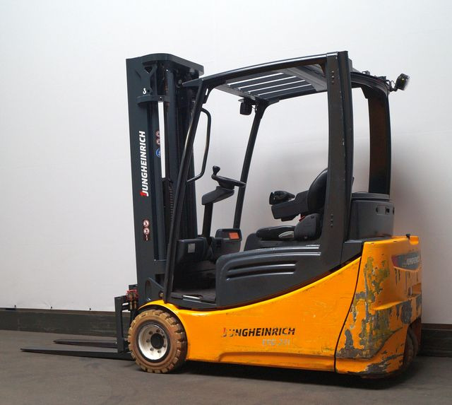 Jungheinrich EFG220 - Elektrikli forklift: fotoğraf 2 Jungheinrich EFG220 - Elektrikli forklift: fotoğraf 2