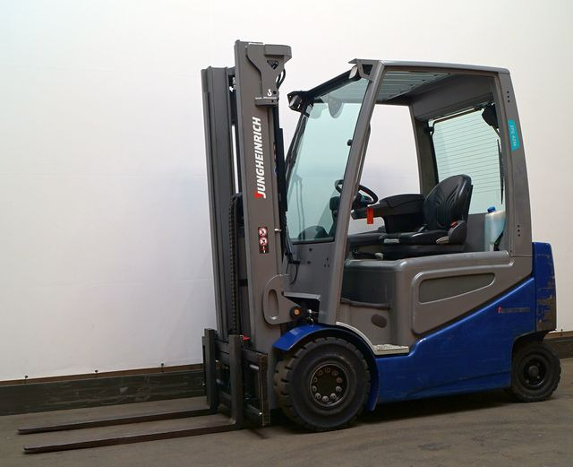 Jungheinrich EFG425k - Elektrikli forklift: fotoğraf 1 Jungheinrich EFG425k - Elektrikli forklift: fotoğraf 1