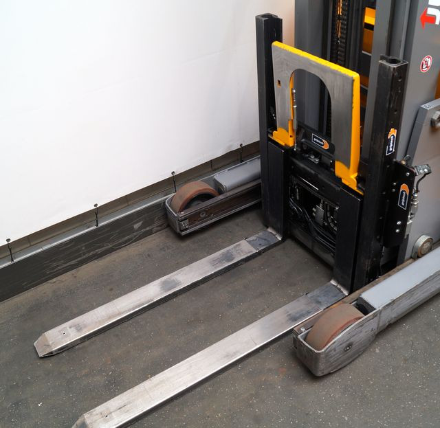 Jungheinrich ETV216 - Reach truck: fotoğraf 3 Jungheinrich ETV216 - Reach truck: fotoğraf 3