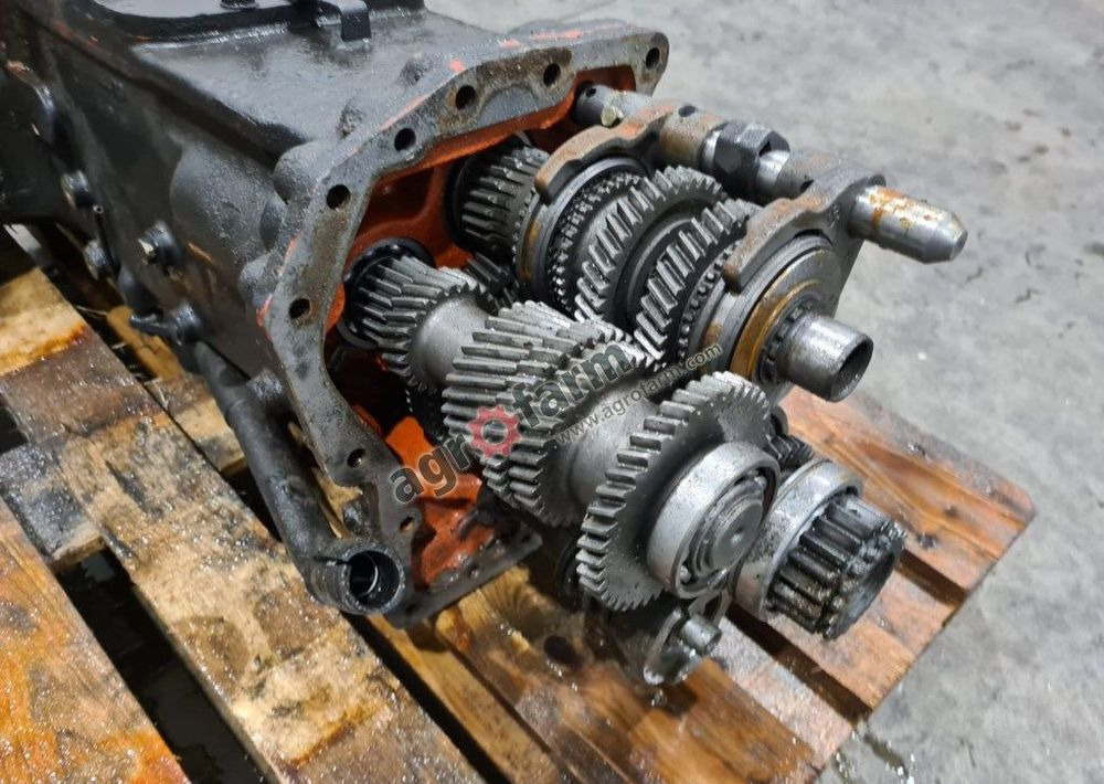 Skrzynia biegów Deutz Fahr Agroplus 70 0104639020 - Vites kutusu: fotoğraf 2 Skrzynia biegów Deutz Fahr Agroplus 70 0104639020 - Vites kutusu: fotoğraf 2
