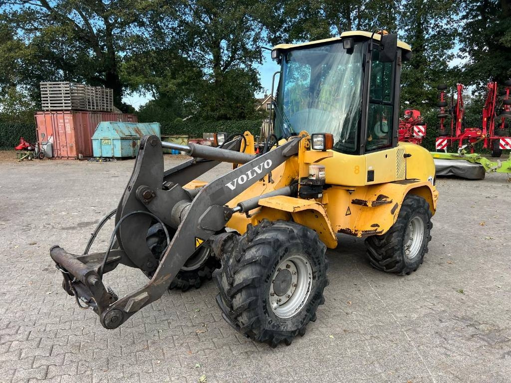Volvo L 30 B - Tekerlekli yükleyici: fotoğraf 1 Volvo L 30 B - Tekerlekli yükleyici: fotoğraf 1