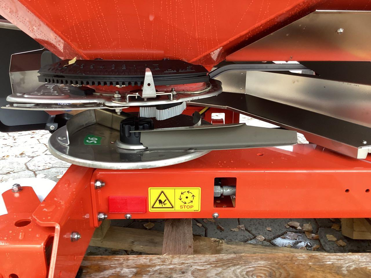 Rauch AXIS-H 50.2 EMC + W - Gübre serpme makinesi: fotoğraf 5 Rauch AXIS-H 50.2 EMC + W - Gübre serpme makinesi: fotoğraf 5