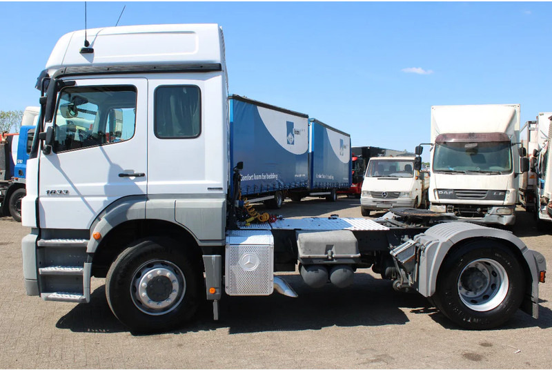 Mercedes-Benz Axor 1833 + manual + RETARDER! 122.939 km orginal! perfect condition + EURO 5 - Çekici: fotoğraf 3 Mercedes-Benz Axor 1833 + manual + RETARDER! 122.939 km orginal! perfect condition + EURO 5 - Çekici: fotoğraf 3