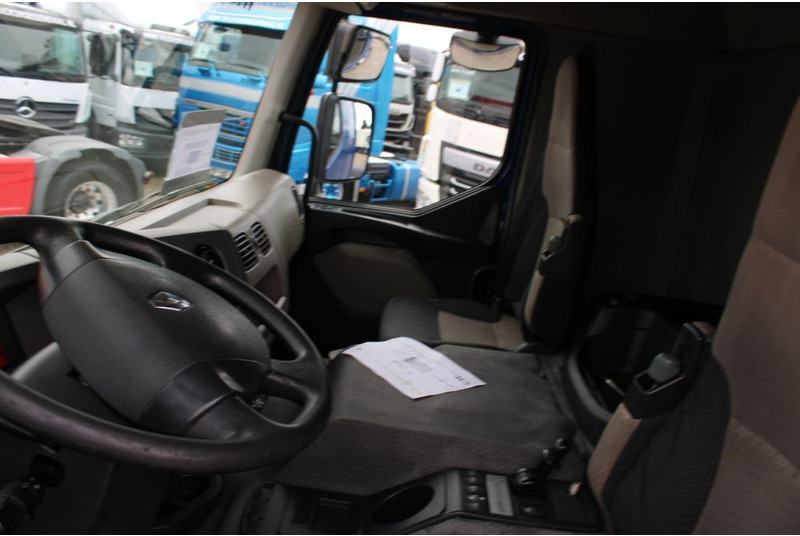 İç mekan fotoğrafi 1: Çekici Renault Premium 380DXI + 2 PIECES
