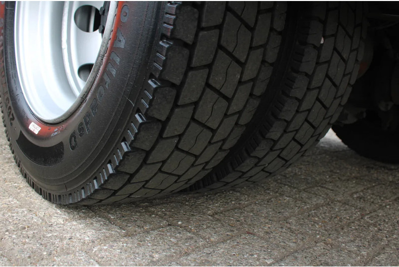 Kapalı kasa kamyon Iveco Eurocargo 120E21 + EURO 6 + LIFT + 12T: fotoğraf 13