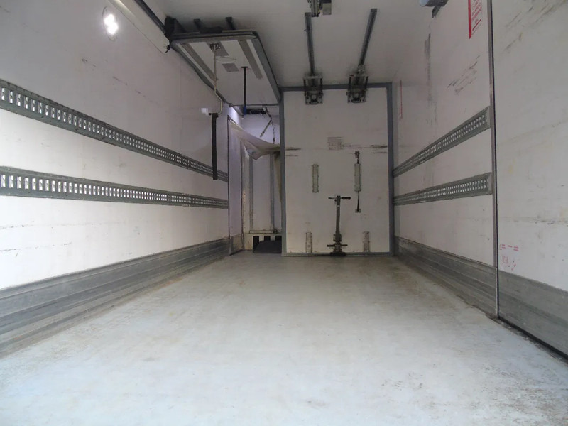 Mercedes-Benz Antos 1932 + EURO 6 + CARRIER + LIFT - Refrijeratör kamyon: fotoğraf 4 Mercedes-Benz Antos 1932 + EURO 6 + CARRIER + LIFT - Refrijeratör kamyon: fotoğraf 4